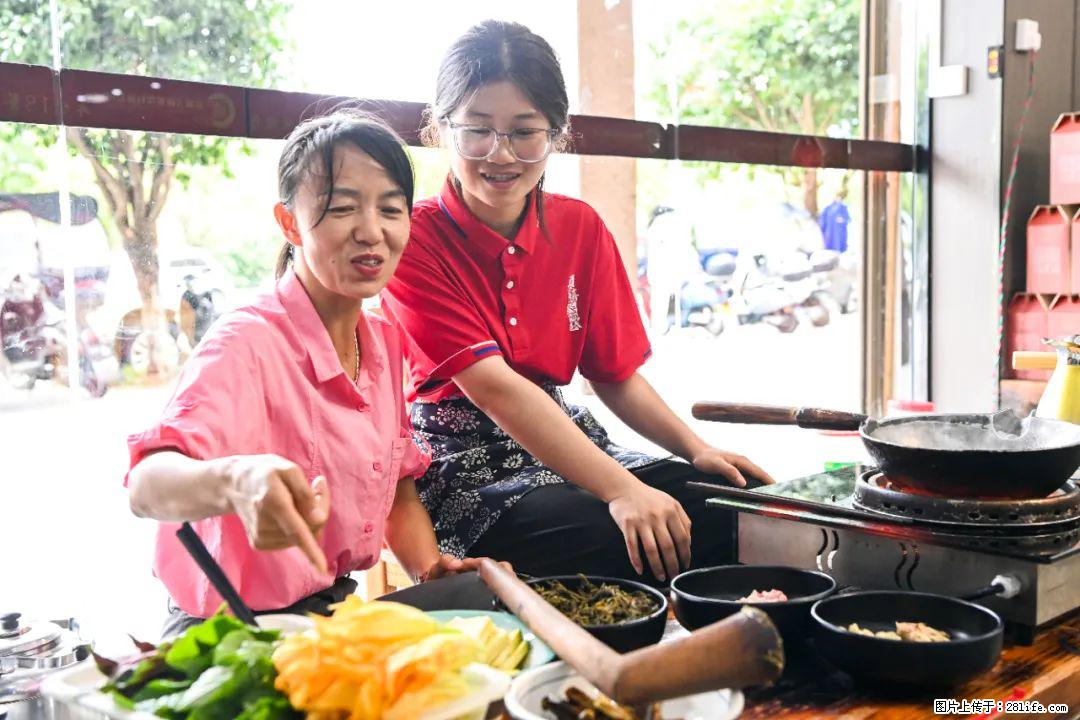 全网追的“扁担女孩”，找了一份暑假工，时薪12元 - 湖州生活资讯 - 湖州28生活网 huzhou.28life.com